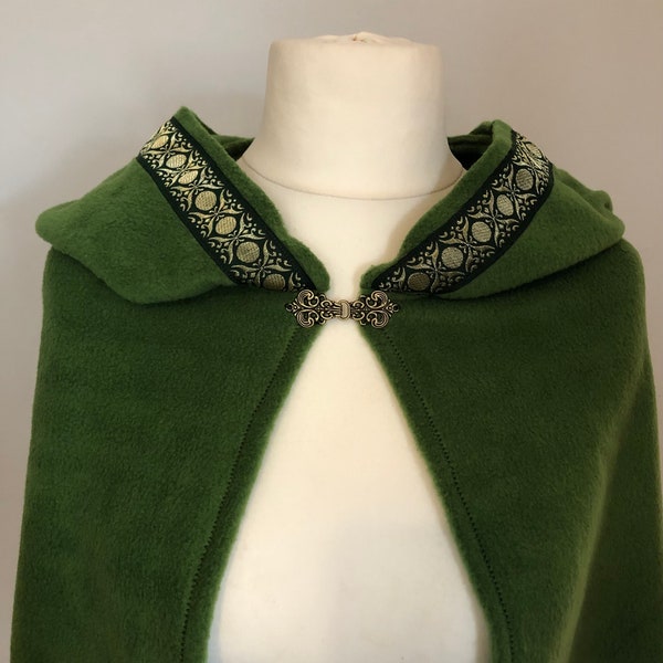 Forest Green capelet,anti pil polar fleece with pointed hood, Celtic style ,Goddess Pixie,Druid,Pagan,Priestess,medieval cape