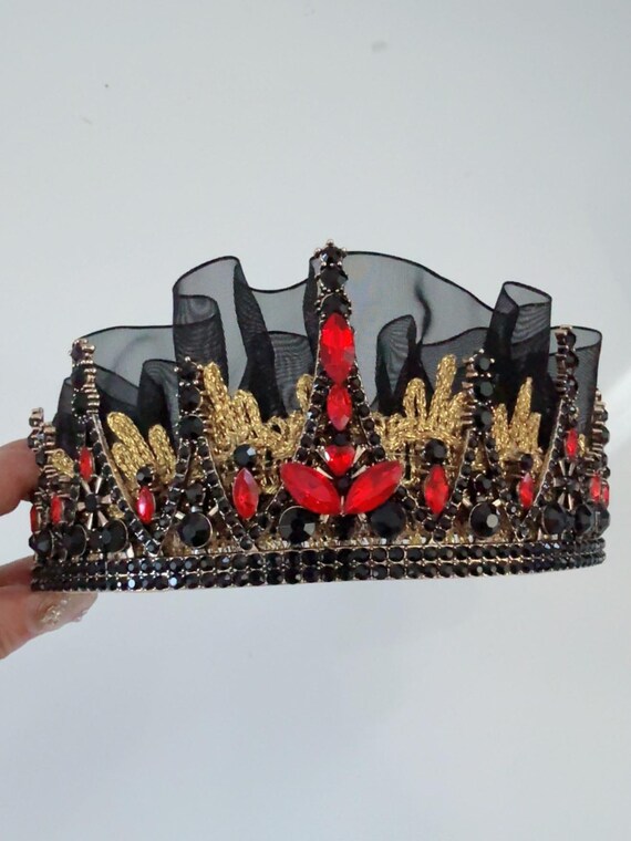 Women Gothic Black & Retro Gold Crown With Red Crystals Lace  display picture 2