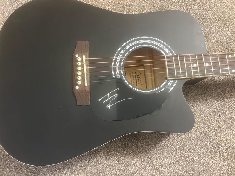 Thomas Rhett Signed Acoustic Guitar - Etsy