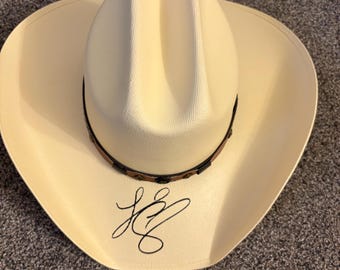 Gesigneerde witte cowboyhoed van Lainey Wilson, maat M