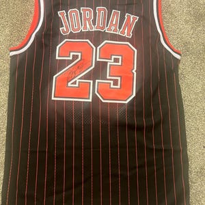Michael Jordan Chicago Bulls Signed Black Pinstripe Basketball Jersey xl