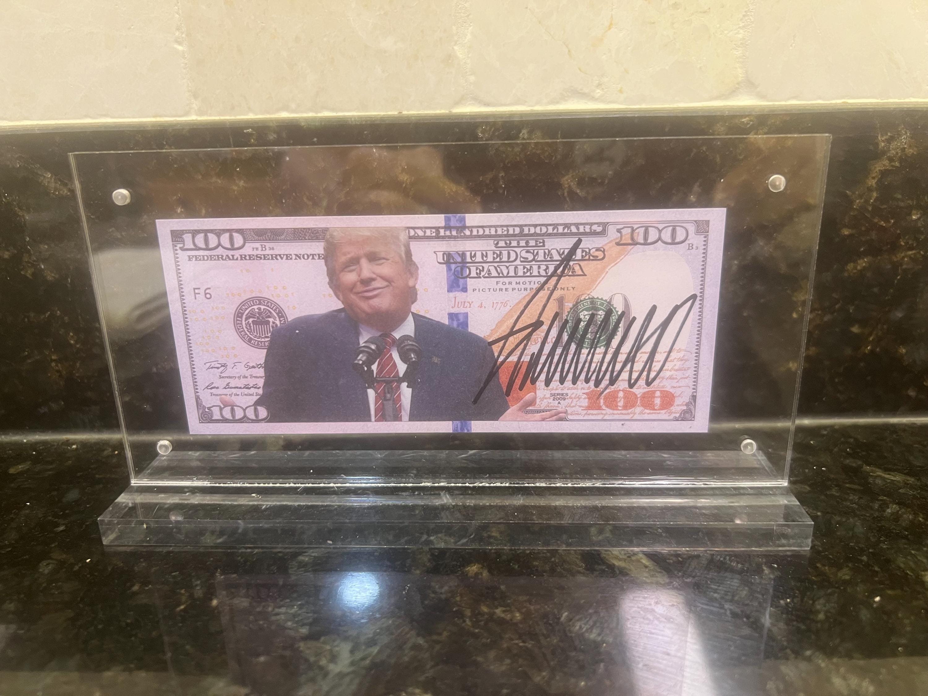 【激レア・スタッフ限定】 アメリカ館トランプ大統領記念ピンバッジ Amazon.co.jp: トランプ2024ピンバッジブローチ トランプ大統領