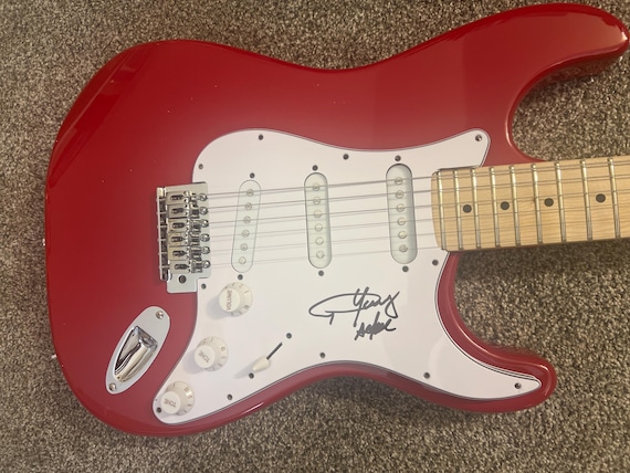 アンガス・ヤング AC/DC サイン入りエレクトリック レッド ストラト