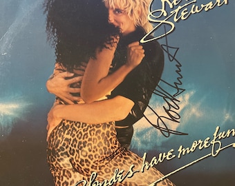 LP firmado por Rod Stewart Las rubias se divierten más