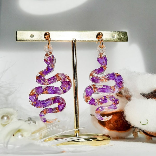 Handmade Garden Snake Earring |Purple Sinuata Static. | Real Flower |Resin |