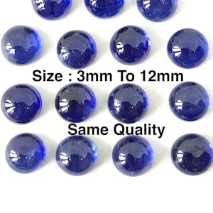 Może przedstawiać: Zestaw 15 okrągłych, niebieskich kaboszonów szklanych w różnych rozmiarach od 3 mm do 12 mm.  Rozmiar: 3 mm do 12 mm.  Ta sama jakość.