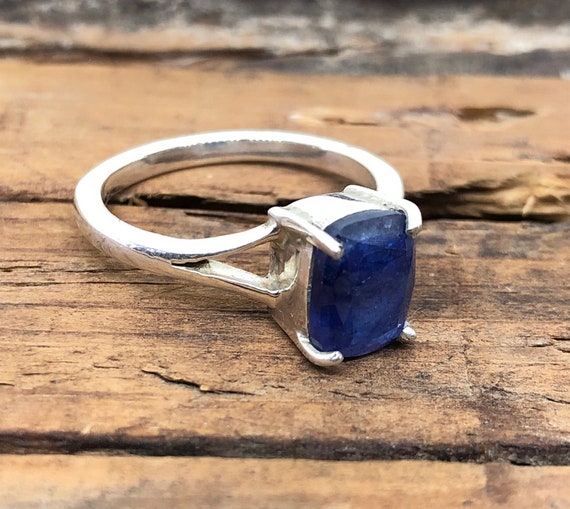 Pure sapphire ring deals