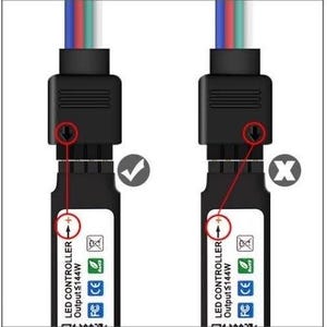 Pode incluir: Diagrama mostrando a maneira correta e incorreta de conectar tiras de LED a um controlador. A conex&atilde;o correta tem a seta apontando para cima e a conex&atilde;o incorreta tem a seta apontando para baixo. O controlador tem o texto "LED Controller Output 51.44W" impresso nele.