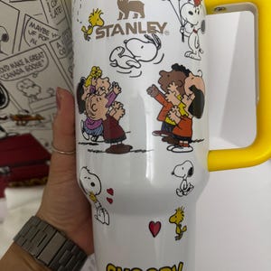 Jordnötter, Snoopy 40oz Stanley Tumbler, Quencher H2.0, Graverad karaktärsdesign bild 9