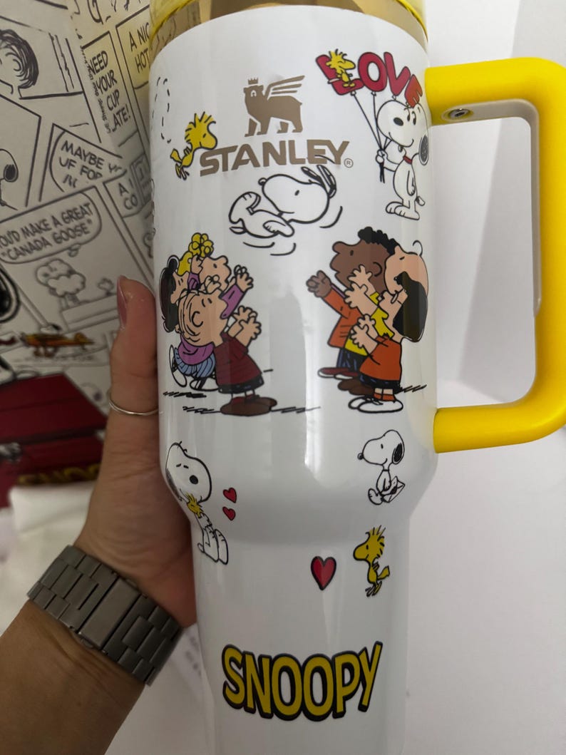 Jordnötter, Snoopy 40oz Stanley Tumbler, Quencher H2.0, Graverad karaktärsdesign bild 9