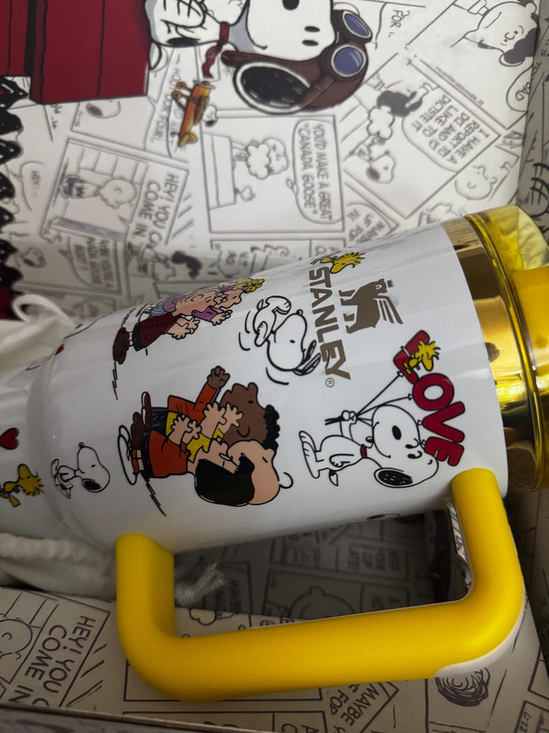 Jordnötter, Snoopy 40oz Stanley Tumbler, Quencher H2.0, Graverad karaktärsdesign bild 10