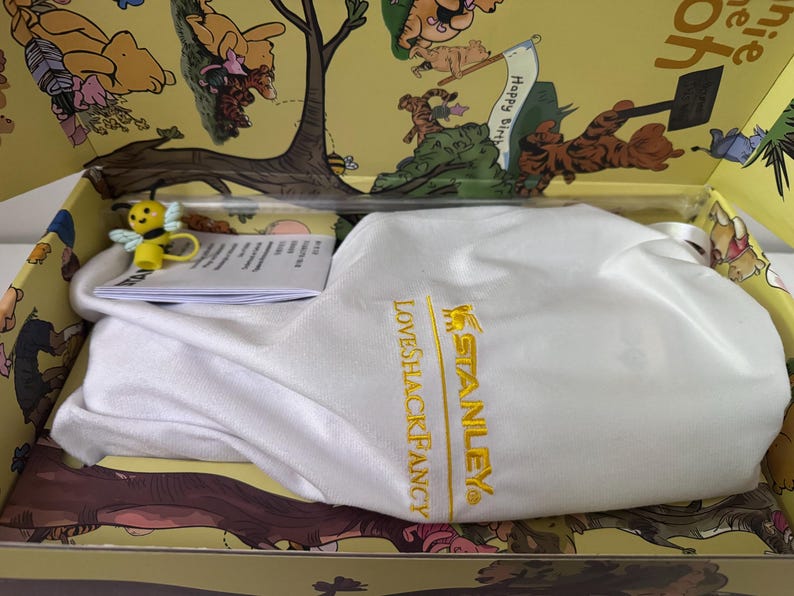 Winnie the Pooh 40oz Becher, Stanley Quencher H2.0, graviertes Charakterdesign Bild 6