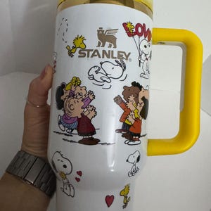 Jordnötter, Snoopy 40oz Stanley Tumbler, Quencher H2.0, Graverad karaktärsdesign bild 8