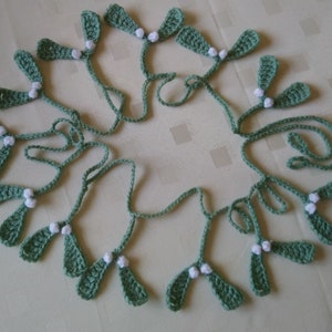 Crochet Mistletoe Christmas Bunting Garland 8 or 12 Sets of Leaves & Berries