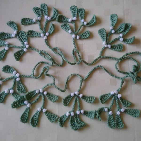 Crochet Mistletoe PDF Pattern Christmas Bunting Garland and Appliques