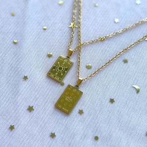 Colar de Tarô Reversível Sol e Lua | Cristal Moonlight | Aço Inoxidável | Colar Minimalista Dourado