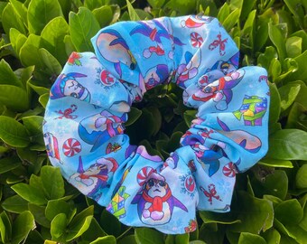 Porgs as Santas, Reindeer and Snowmen at Christmas Holidays Among Presents and Decorations Scrunchie