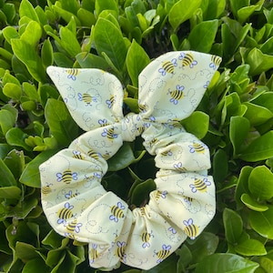 Save The Bees Bumble Bee Honey Bee Scrunchie imagem 1