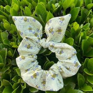 Save The Bees Bumble Bee Honey Bee Scrunchie imagem 2