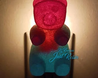Lampada notturna a forma di orsetto aspro, in resina, con finta caramella, ideale per la cameretta dei bambini.
