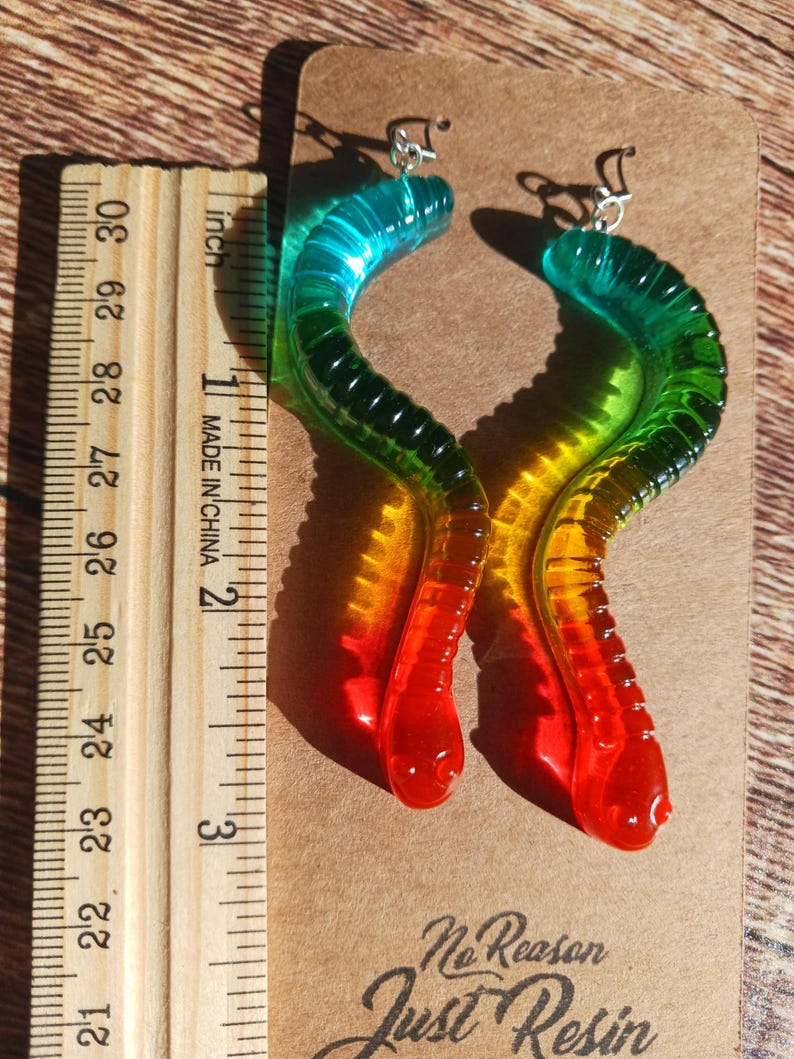Rainbow Worm Earrings, Resin Art, Fake Candy, Gifts for Her, Pride Bild 11