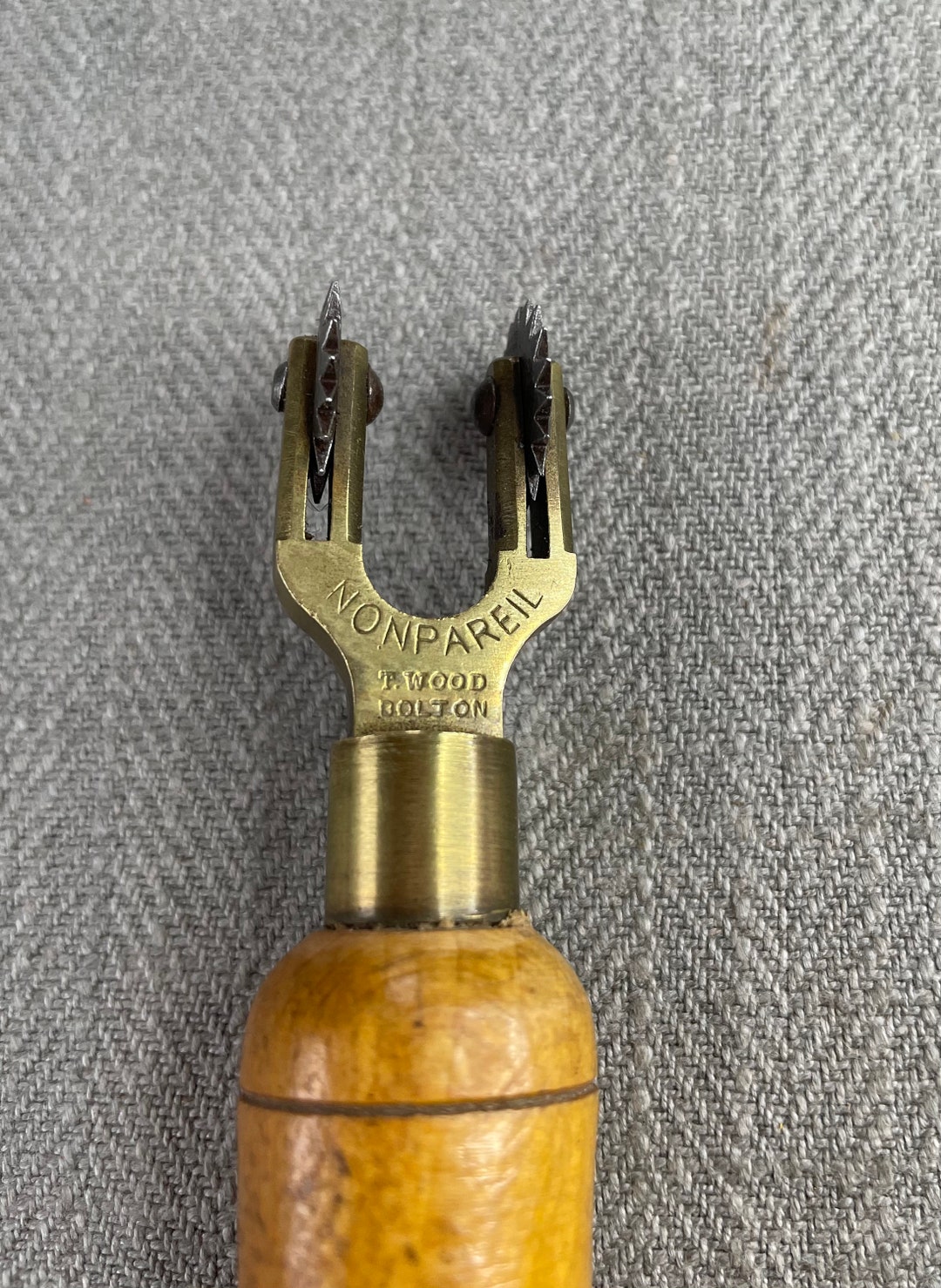 Vintage Dual Leather Stitch Marker 10ppi. Marked NONPAREIL T. Wood