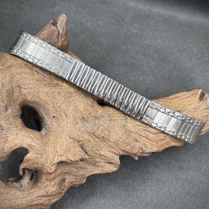 Vintage 1970&#39;s Hong Kong Made Stainless Steel 17.4mm Ends Expanding Watch Strap