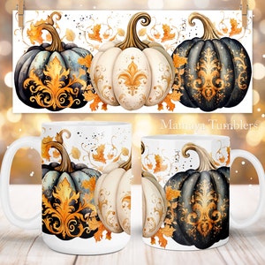 Peut inclure: Ensemble de trois tasses en céramique sur le thème de l'automne. Les tasses présentent un fond blanc avec un motif de citrouille noir et or. Les citrouilles sont entourées de feuilles d'automne et de vignes. Le texte "Mamaya Tumblers" est imprimé au bas des tasses.