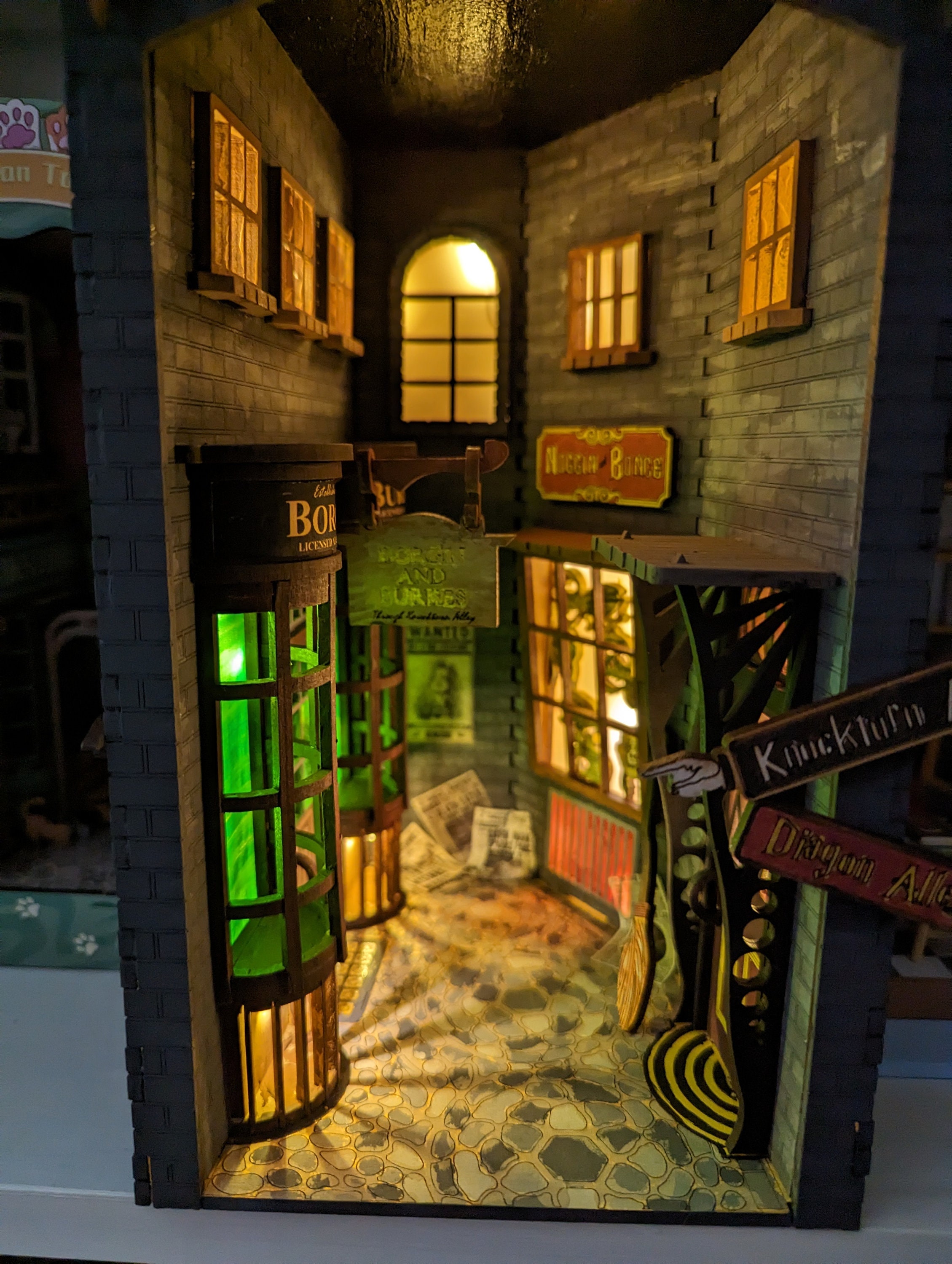 Wrongturn Alley Themed Book Nook, Wizards Alley Themed With Extras. 