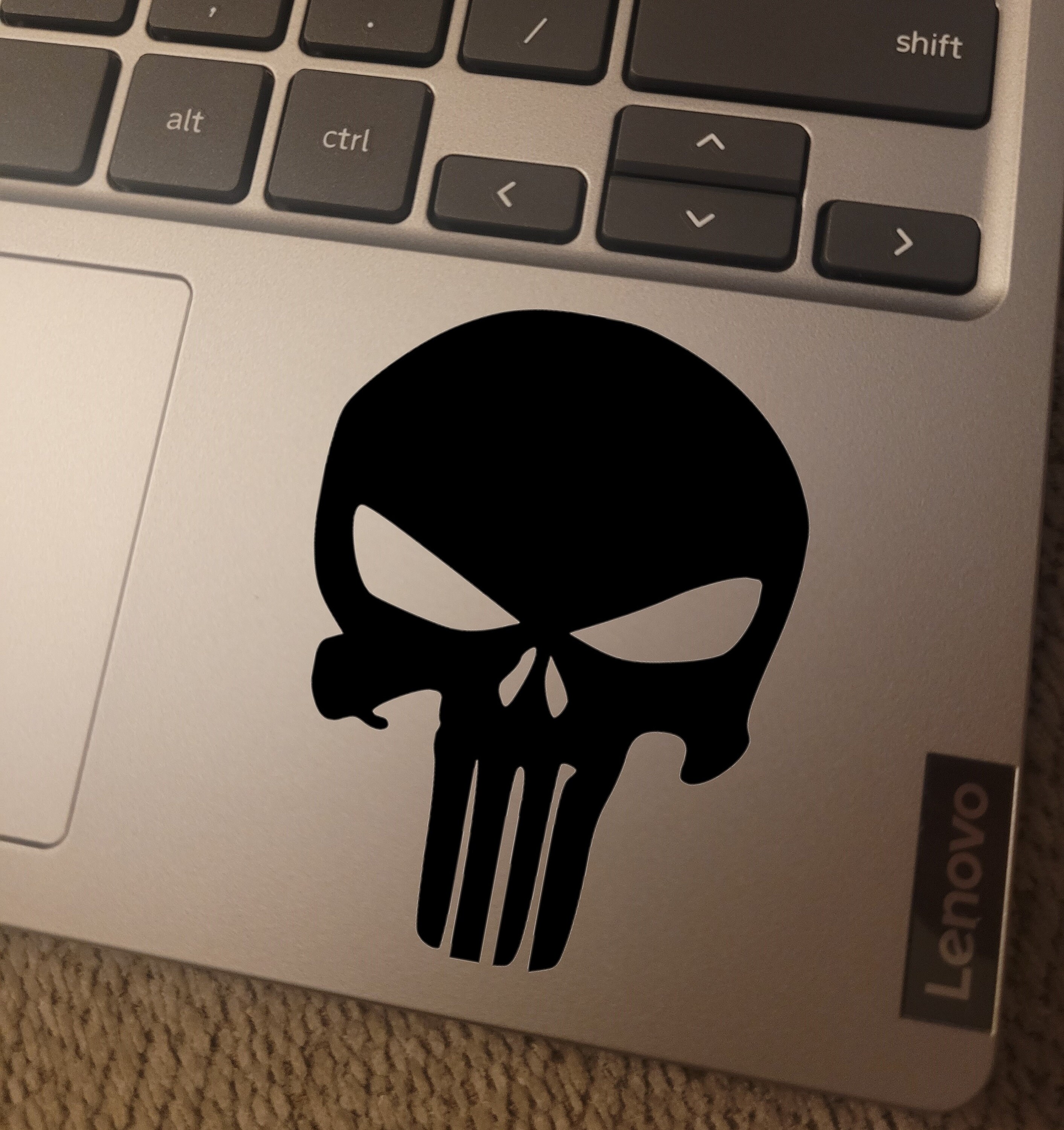 Punisher наклейка на капот