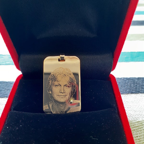 Splendide pendentif , médaillon en plaqué or ! Claude François CLOCLO