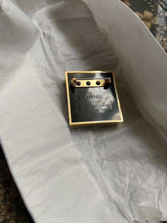 Authentique et Sublime broche Chanel box Paris VI… - image 2