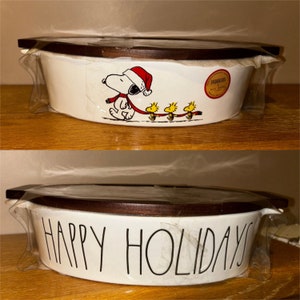 マゼンタのレイ・ダン ピーナッツコレクション - ハッピーホリデー キャセロール スヌーピーディッシュ 木製蓋付き - チャーリー・ブラウン