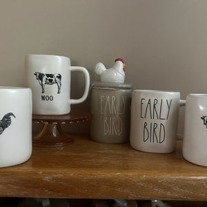 レイ・ダン・ファームのマグカップ：「モー」牛と「アーリーバード」鶏