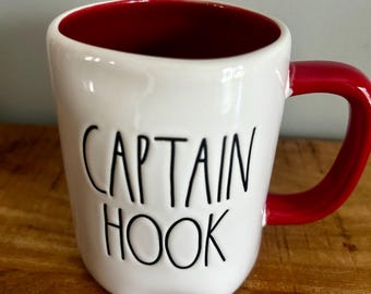 Rae Dunn Disney Collection by Magenta – kubek do kawy „Kapitan Hak” z Piotrusia Pana