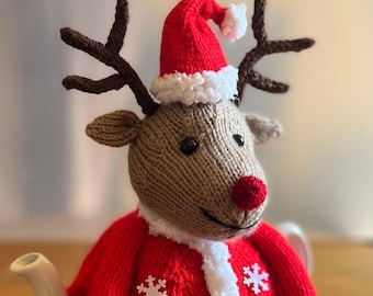 Festive Reinedeer Tea Cosy knitting pattern. PDF digital download. knitting pattern for a 6 cup tea pot.