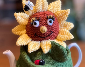 Suzie the Sunflower Tea Cosy knitting pattern. PDF digital download. Fits a 2.5 pint/6 cup tea pot.