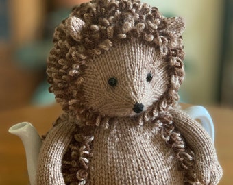 Patrón de tejido Tea Cozy. Descarga digital en PDF. 'Asra', el patrón de tejido Hedgehog Tea Cozy que se adapta a una tetera de 6 tazas.