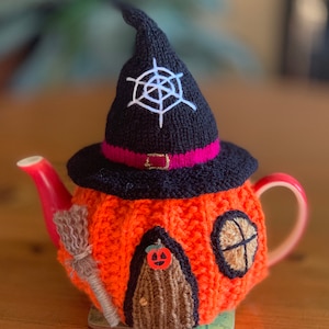 Patrón de tejido acogedor para el té. Descarga digital en PDF. Patrón de tejido acogedor para el té Pumpkin House que se adapta a una tetera de 2 a 3 tazas (700 ml).