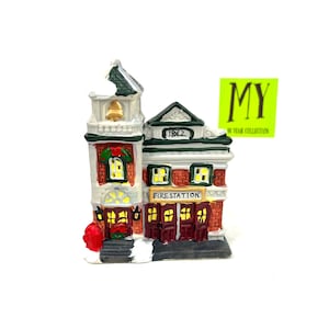 Vintage Weihnachtsdorf - Ferienzeit - Weihnachtsfeuerhaus - Handbemaltes Porzellan - Weihnachtsdekor - My40yrCollection