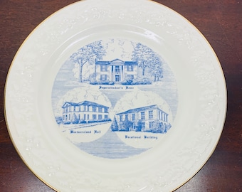 Vintage Homer Laughlin Eggshell Theme - Superintendent's Home - Westmoreland Hall Berufsbildungsgebäude Sammelteller - My40YearCollection