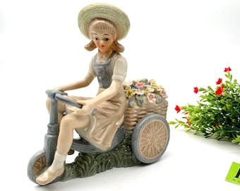 Vintage Lenwile Ardalt porseleinen beeldje: bloemenmeisje op driewieler