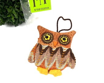 Vintage Fabric Owl Ornament: Secret Pocket Wall Hanging