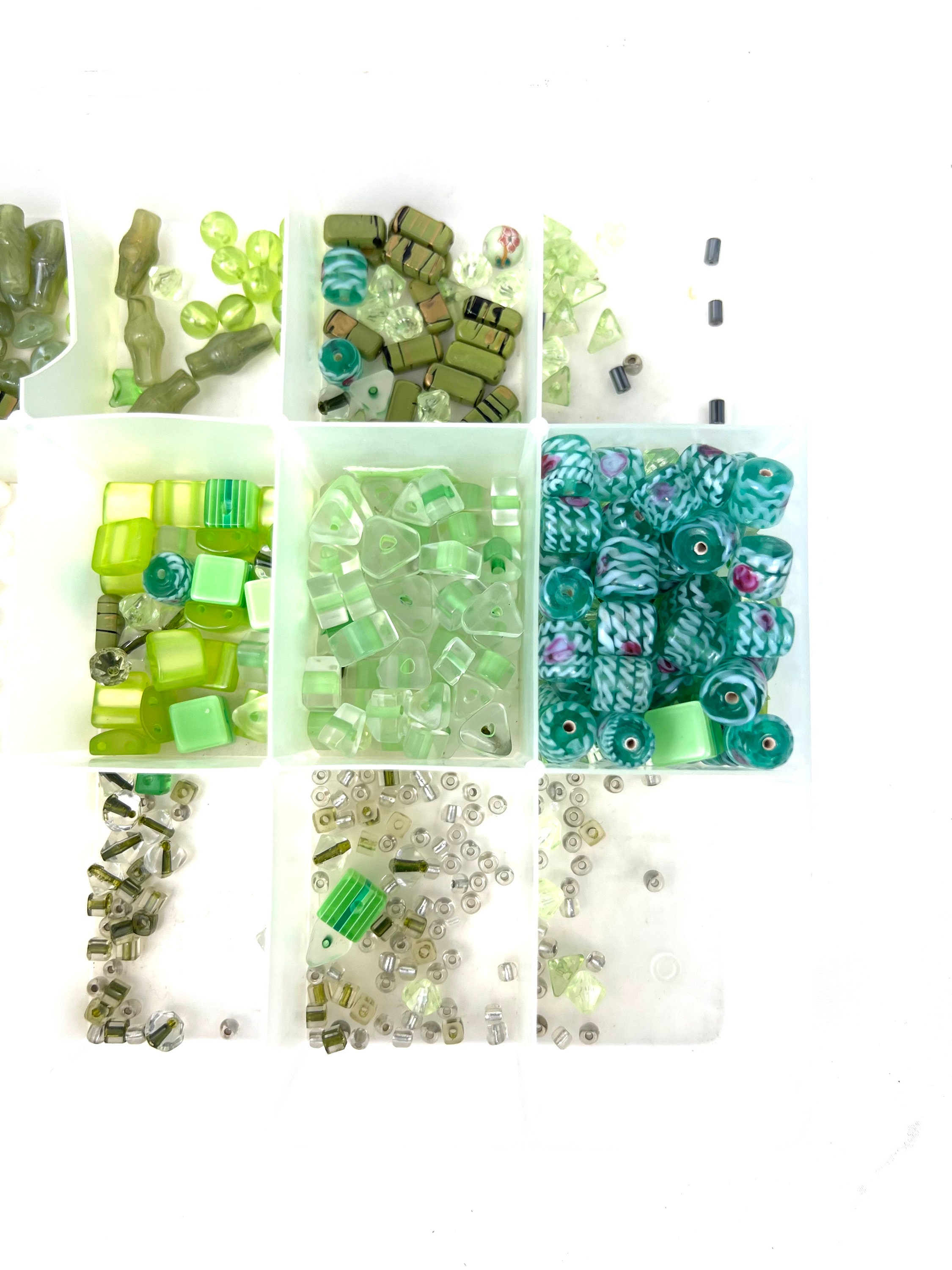 Lot De 95 Perles Vintage En Verre Vert Mat Triangle - Occasion - Pour Création Bijoux