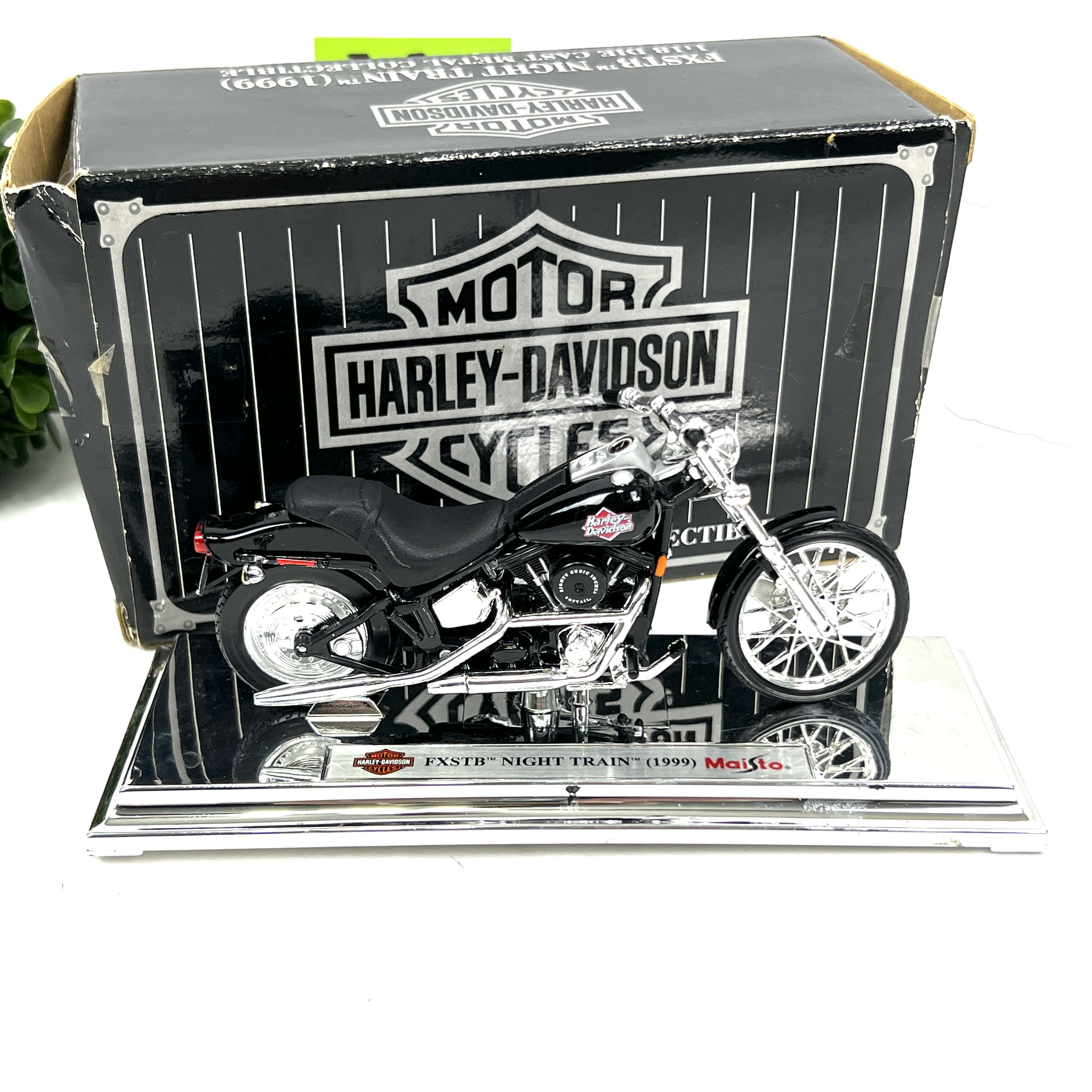 Vintage Avon Harley Davidson Night Train Motorcycle – 1:18 Diecast