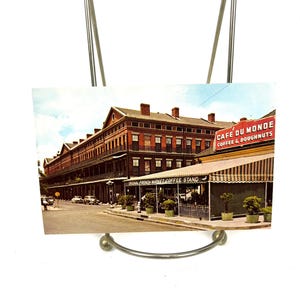 Postal antigua - Puesto de café del mercado francés de los apartamentos Pontalba, Cafe Du Monde, Nueva Orleans, Luisiana - Colección My40Year