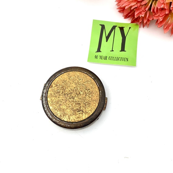 Vintage Volupte Round Brass Cosmetic Compact Case… - image 1