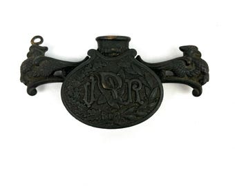 Emblema della spada antica in bronzo dei Cavalieri di Pizia: gadget inciso FCB UR