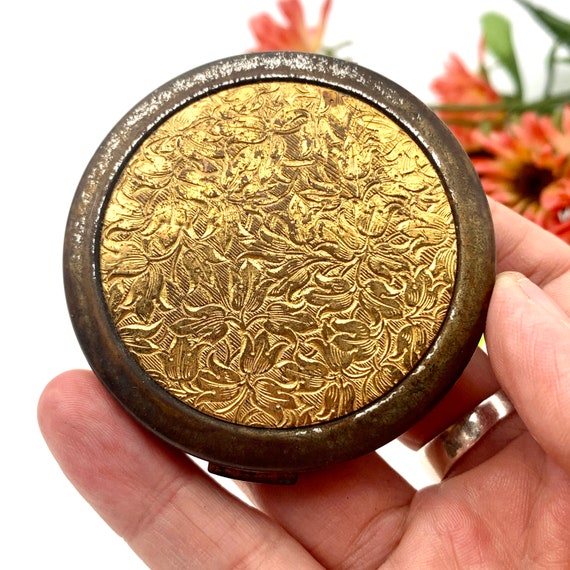 Vintage Volupte Round Brass Cosmetic Compact Case… - image 2