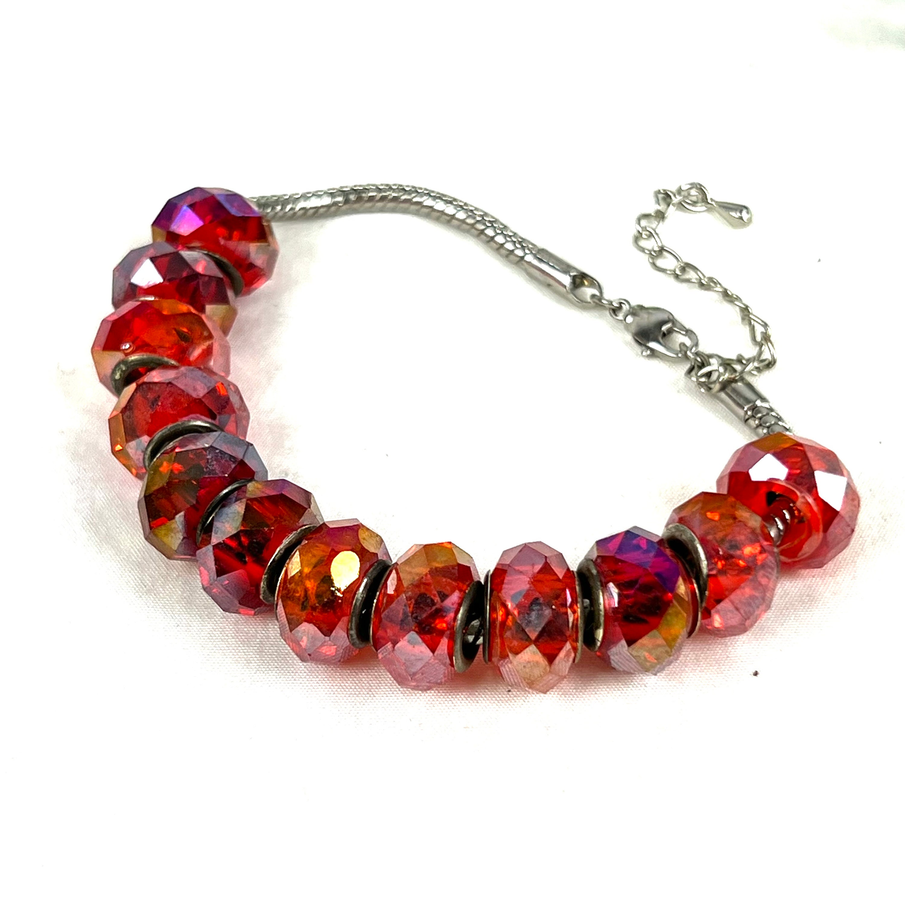 ヴィンテージブレスレット - 虹色に輝くファセットピンクレッド